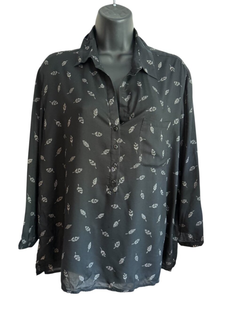 5/$10 - American Eagle Outfitters Women's Black  Button-Down Hi-Low Shirt Size L